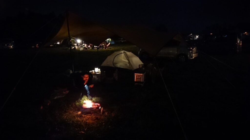 真っ暗闇でのキャンプ